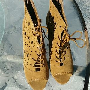 Size 8 Ivanka Trump suede heeled booties